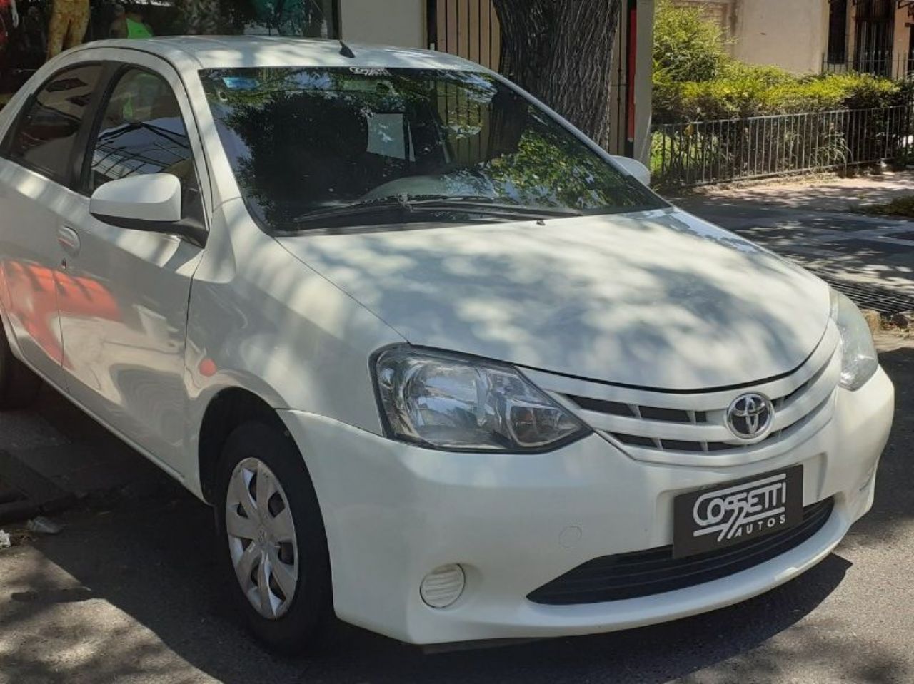 Toyota Etios Usado en Mendoza, deRuedas