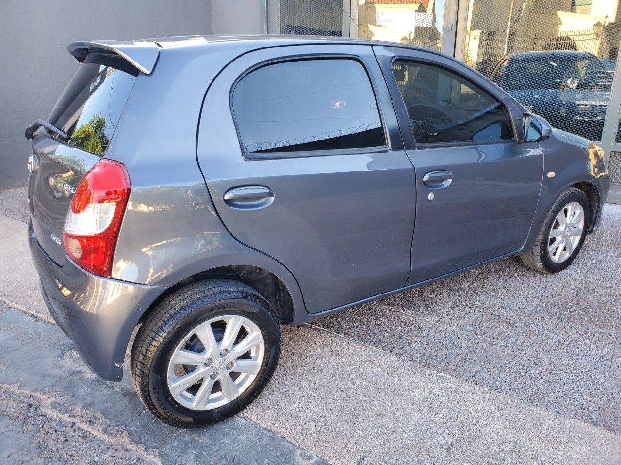 Toyota Etios Usado en Mendoza, deRuedas