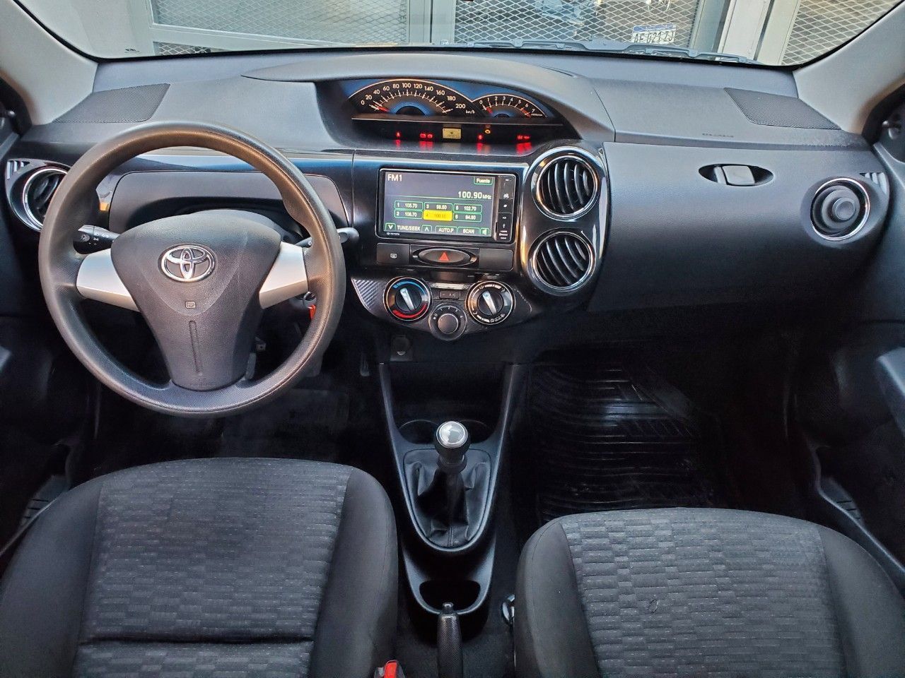 Toyota Etios Usado en Mendoza, deRuedas