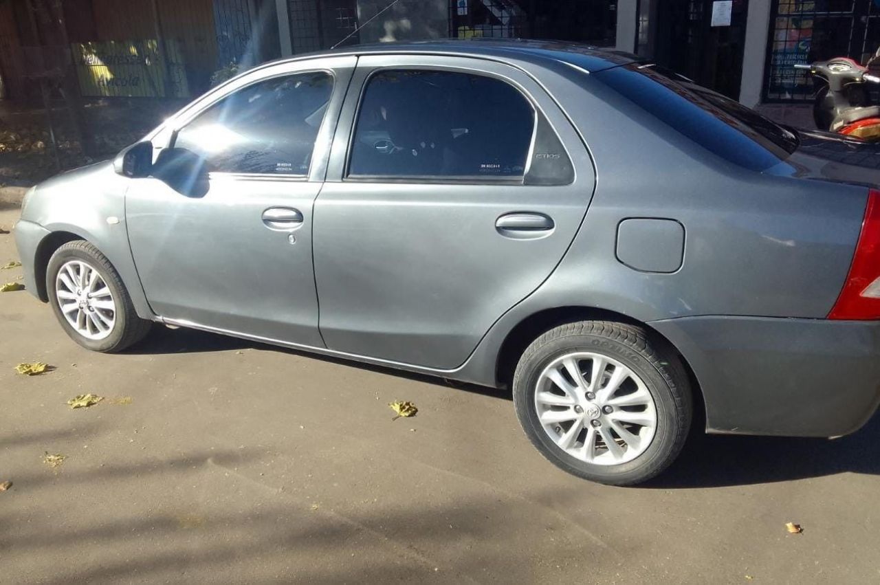 Toyota Etios Usado en Mendoza, deRuedas