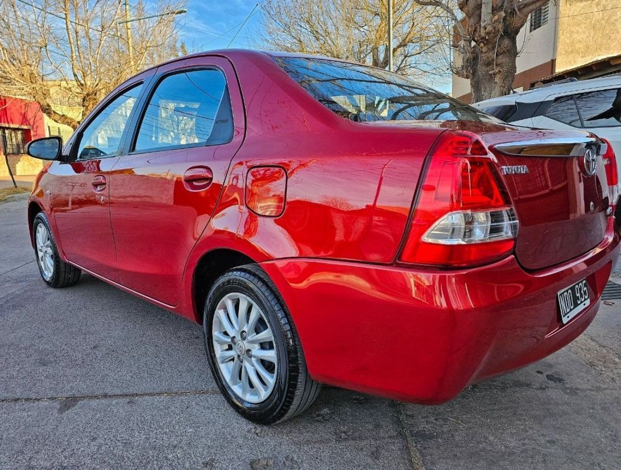 Toyota Etios Usado en Mendoza, deRuedas