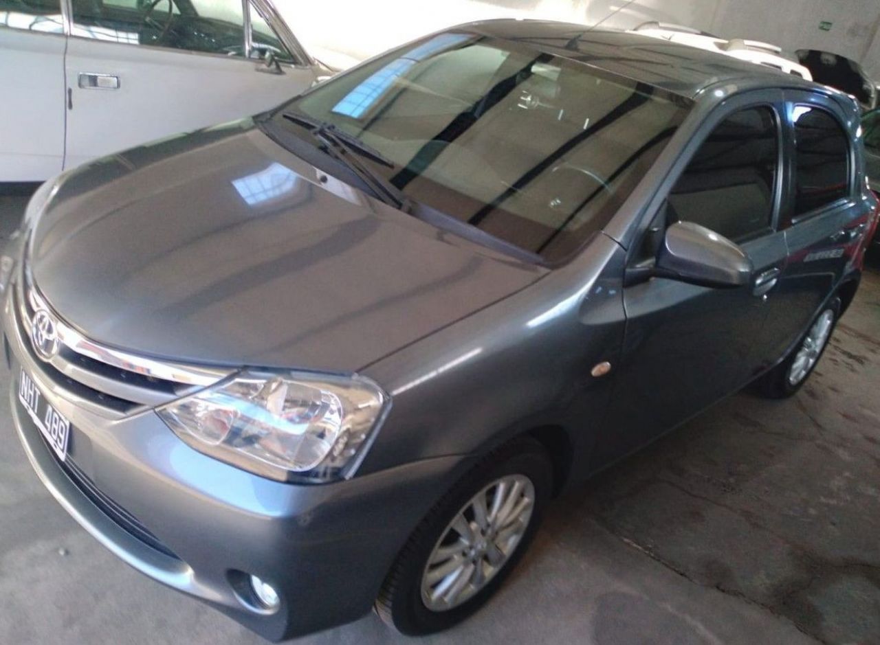 Toyota Etios Usado en Mendoza, deRuedas