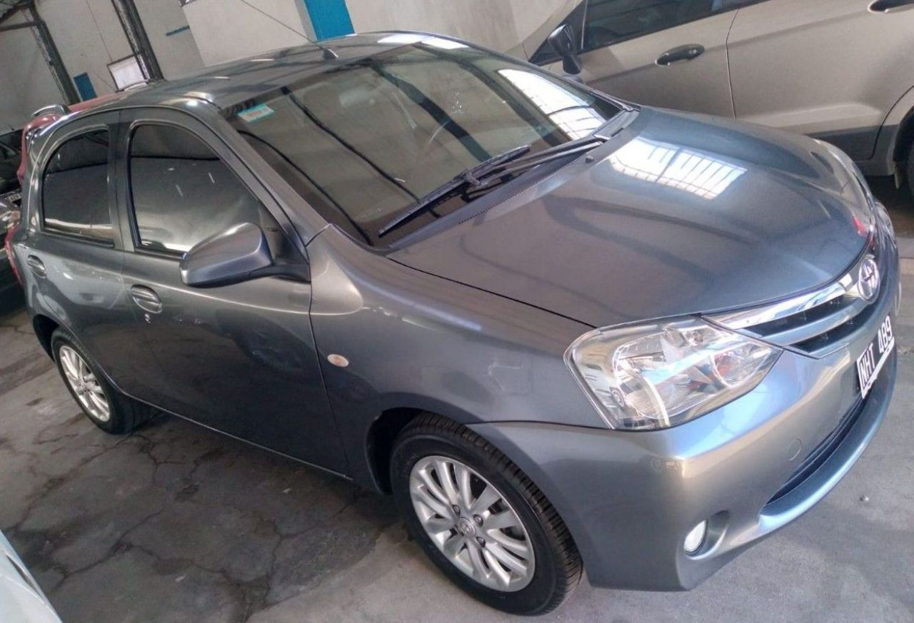 Toyota Etios Usado en Mendoza, deRuedas