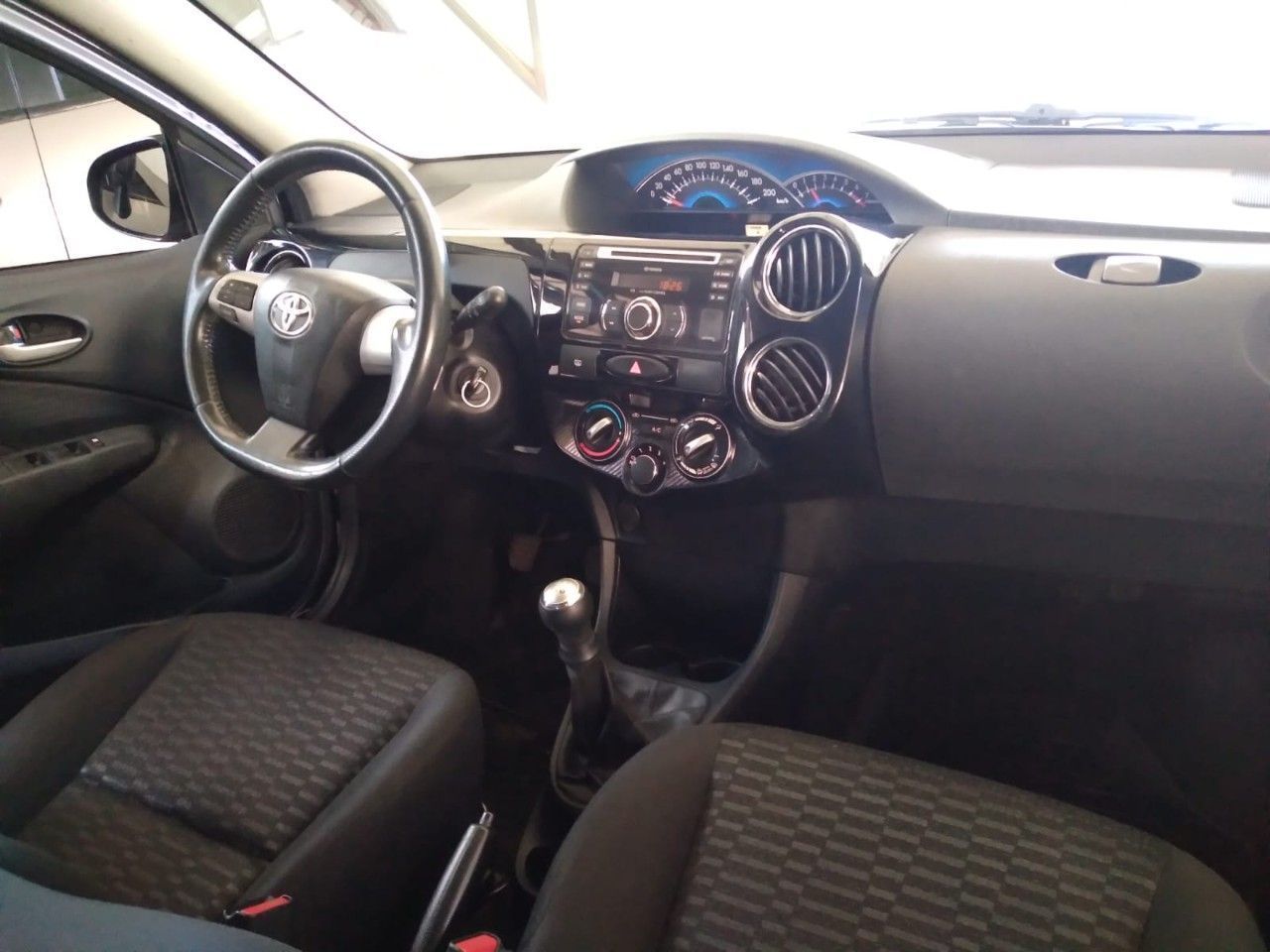 Toyota Etios Usado en Mendoza, deRuedas
