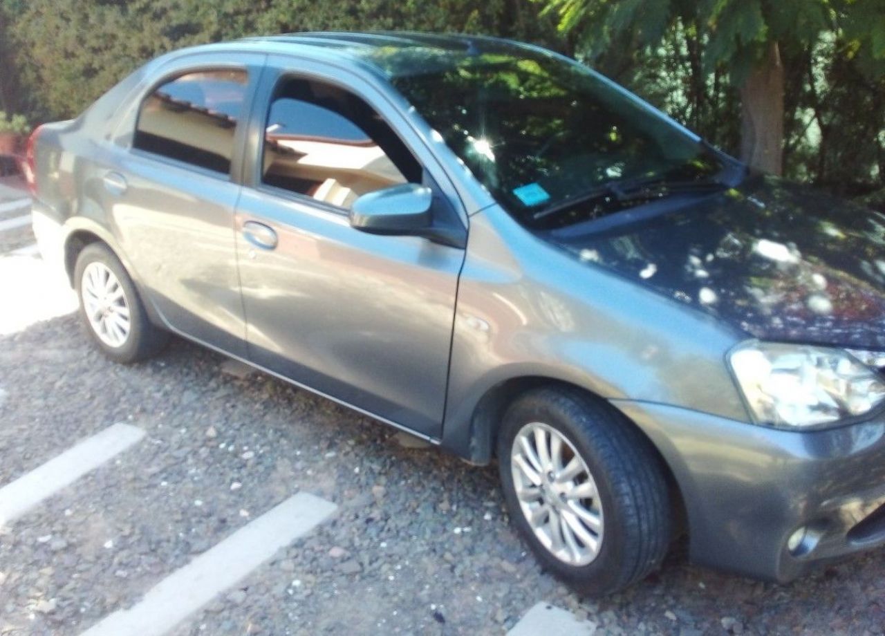 Toyota Etios Usado en Mendoza, deRuedas