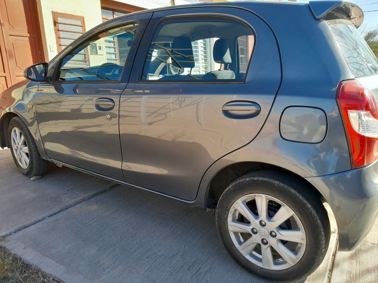 Toyota Etios Usado en Mendoza, deRuedas