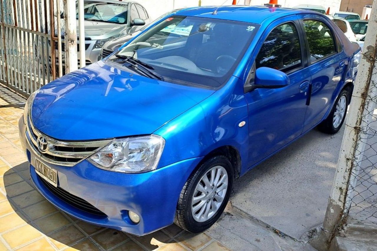 Toyota Etios Usado en San Juan, deRuedas