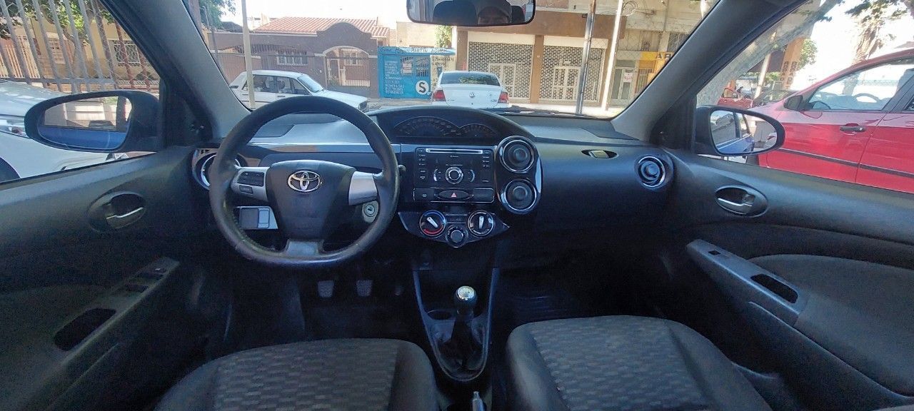 Toyota Etios Usado en San Juan, deRuedas