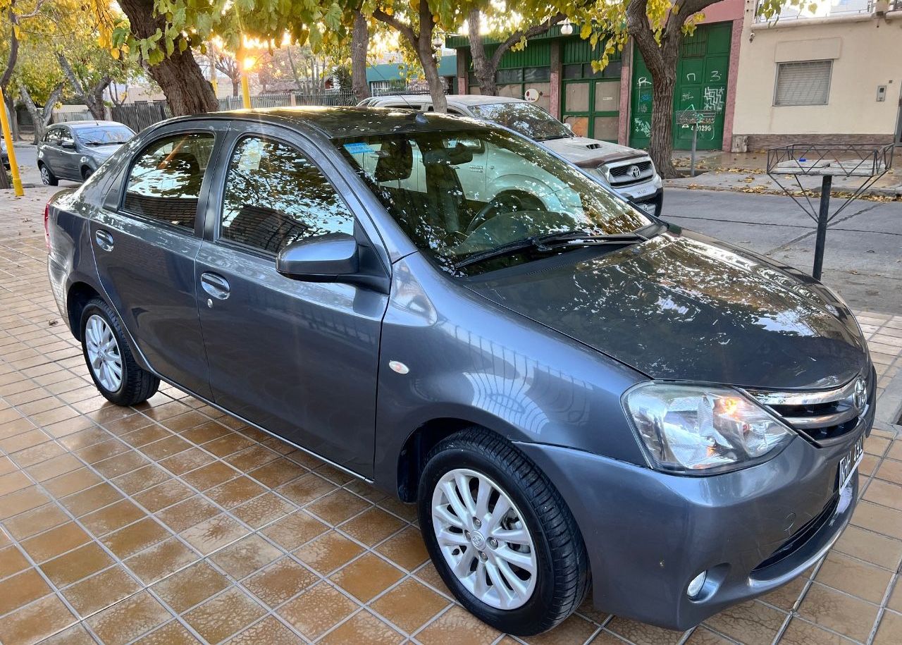 Toyota Etios Usado en San Juan, deRuedas