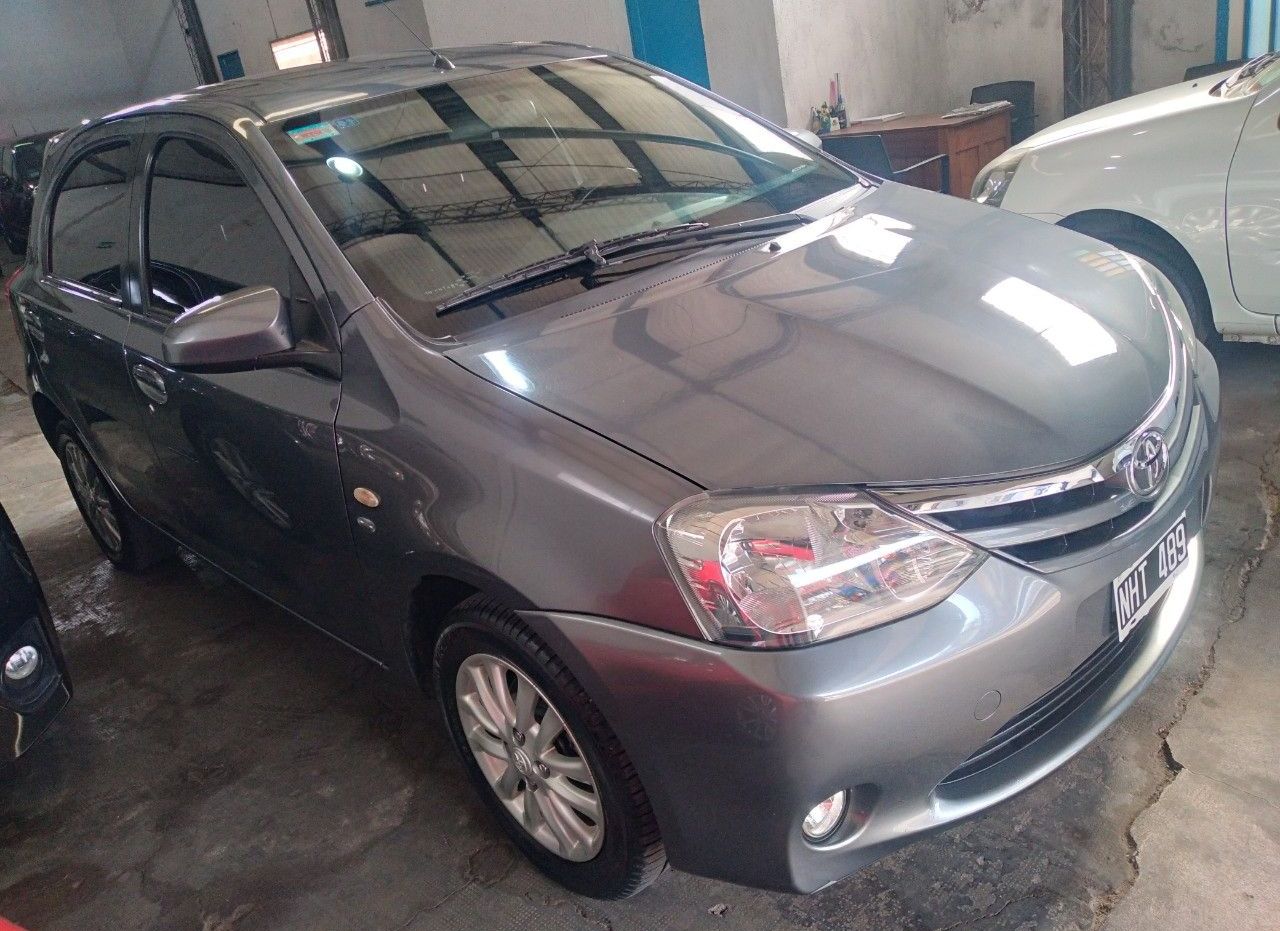 Toyota Etios Usado Financiado en Mendoza, deRuedas