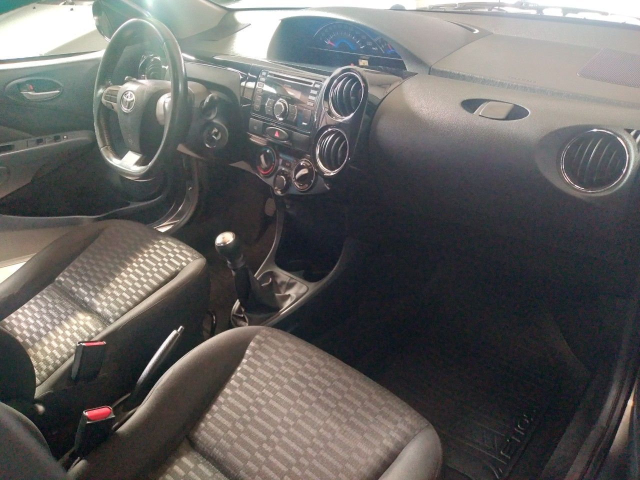 Toyota Etios Usado Financiado en Mendoza, deRuedas