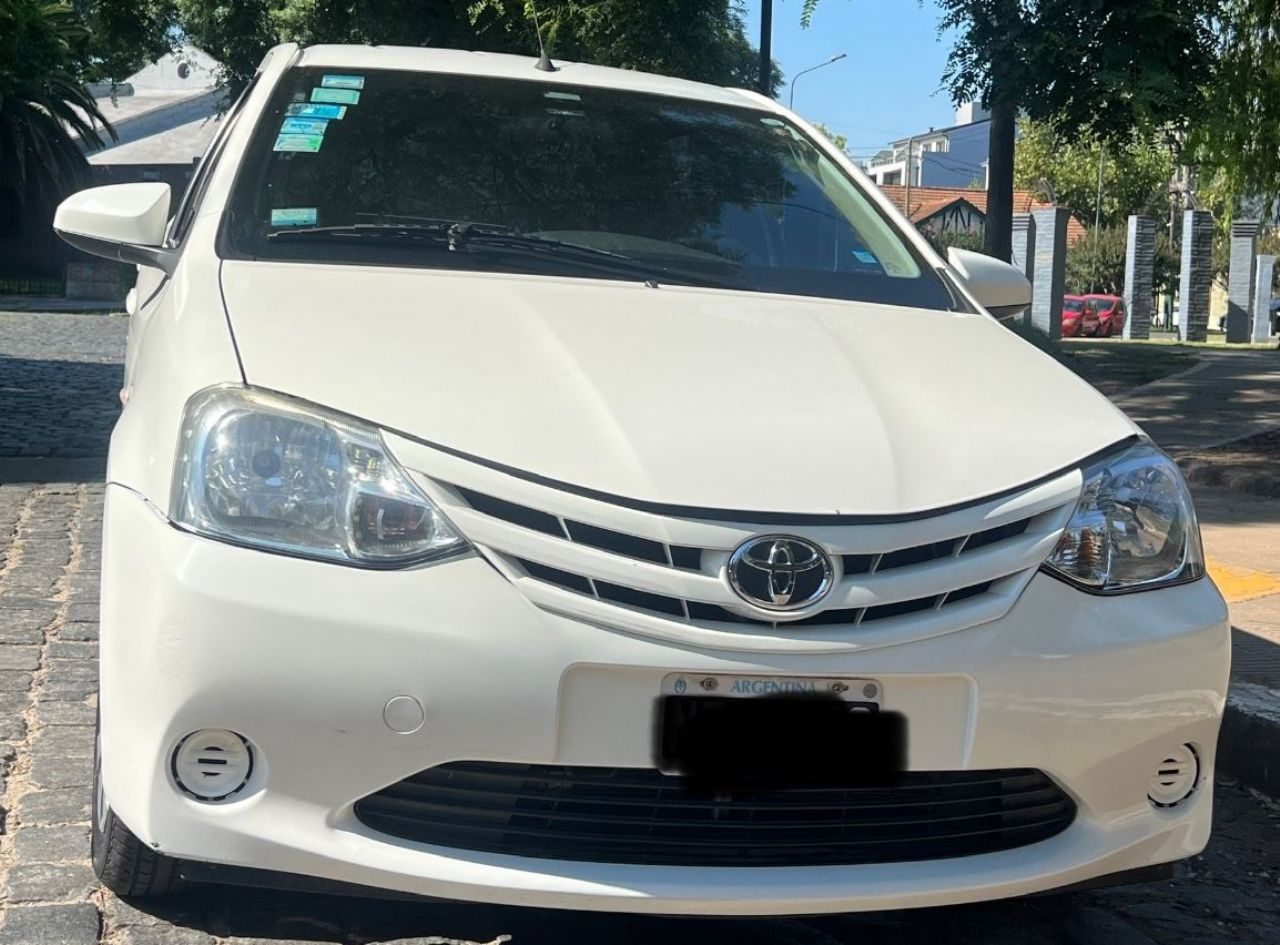 Toyota Etios Usado en Buenos Aires, deRuedas