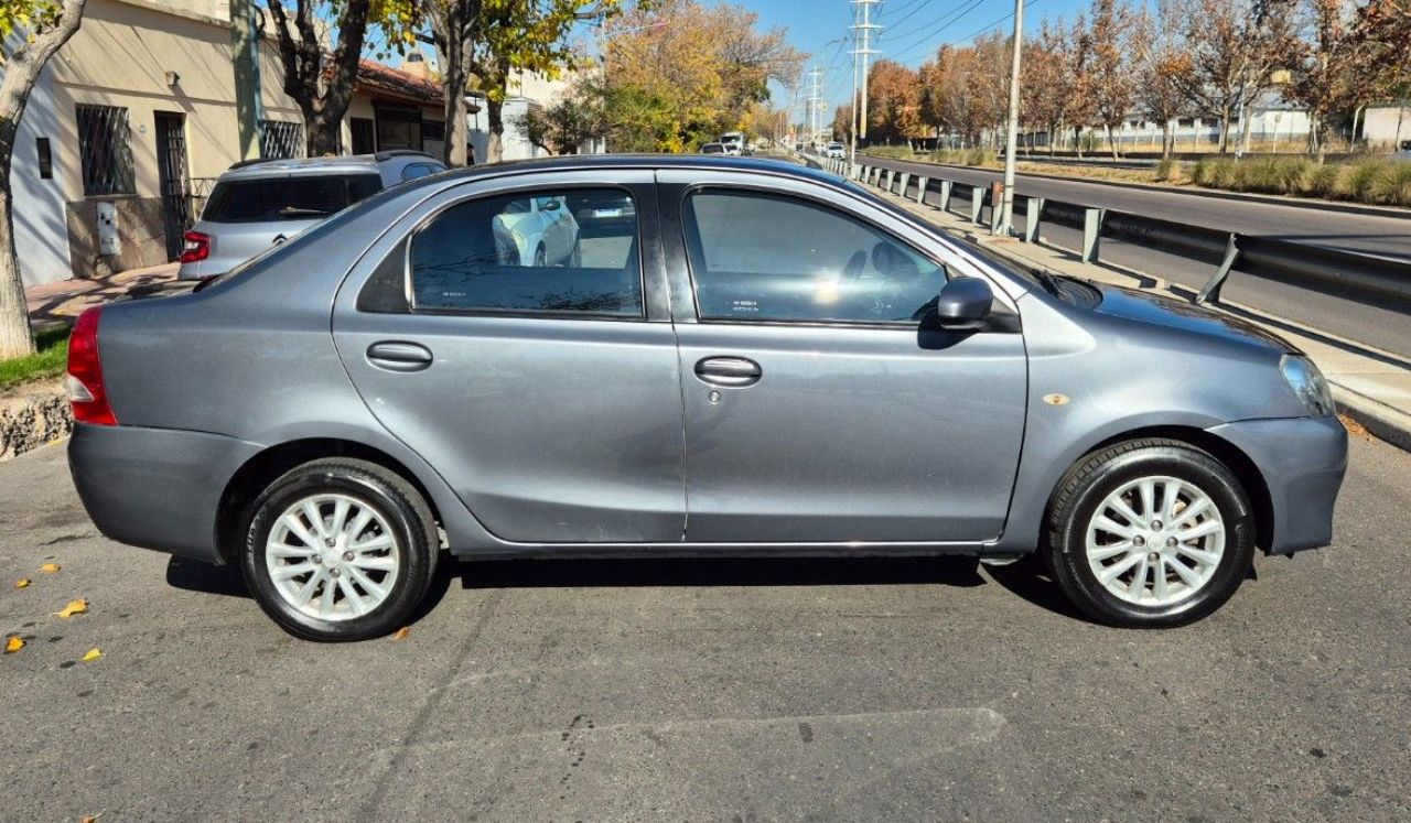 Toyota Etios Usado en Mendoza, deRuedas