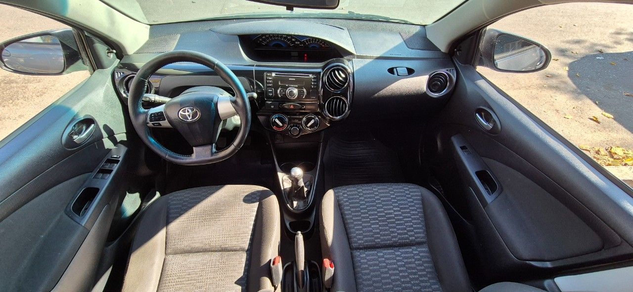 Toyota Etios Usado en Mendoza, deRuedas