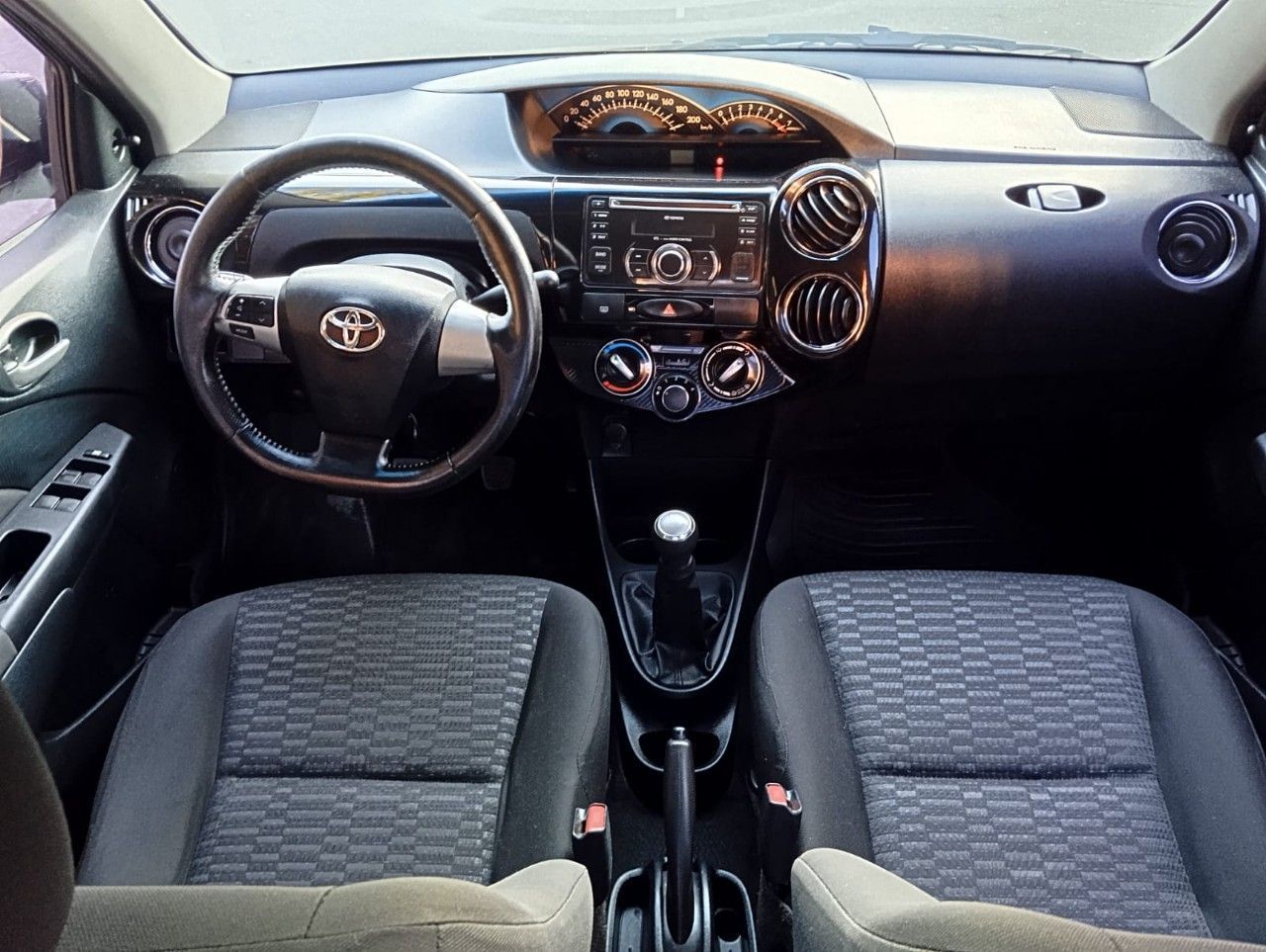 Toyota Etios Usado Financiado en Mendoza, deRuedas
