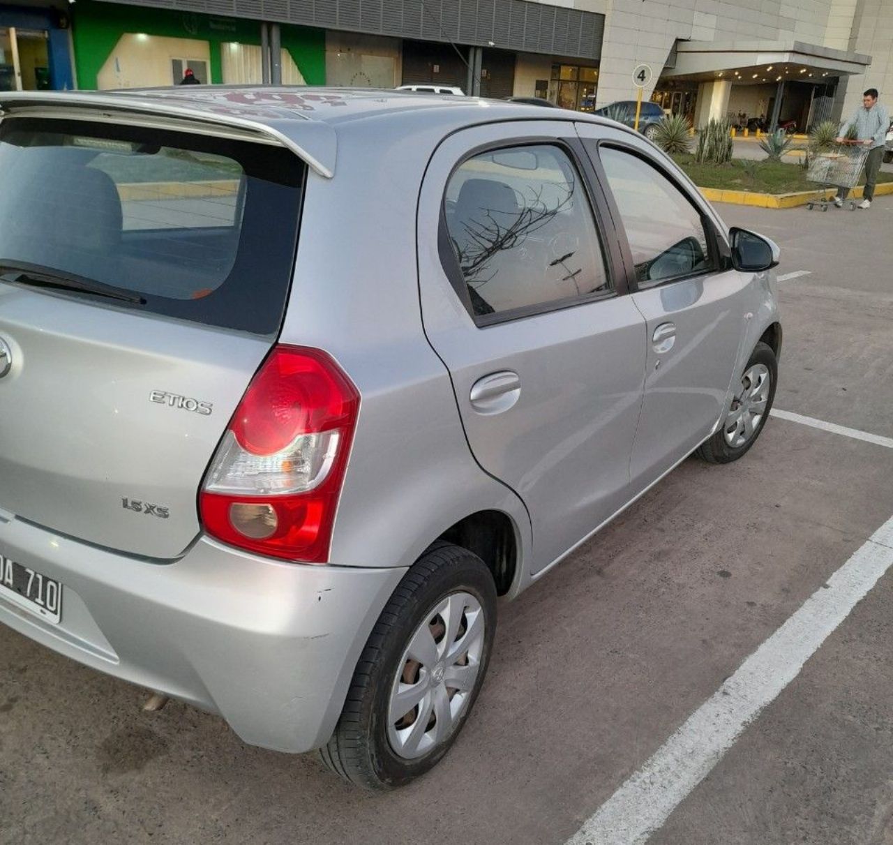 Toyota Etios Usado en Chaco, deRuedas