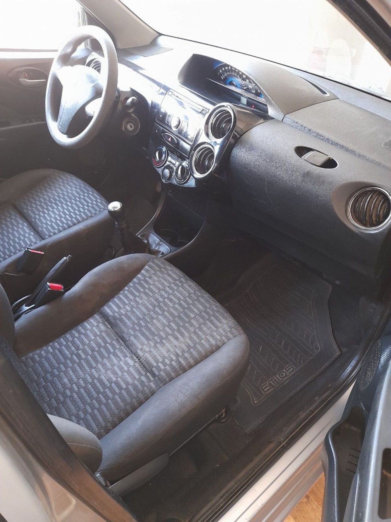 Toyota Etios Usado en Chaco, deRuedas