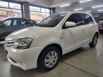 Toyota Etios Usado en Mendoza Financiado