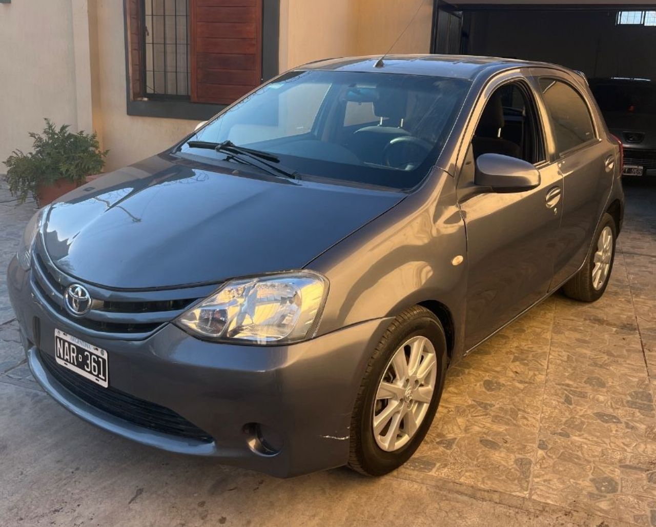 Toyota Etios Usado en Mendoza, deRuedas