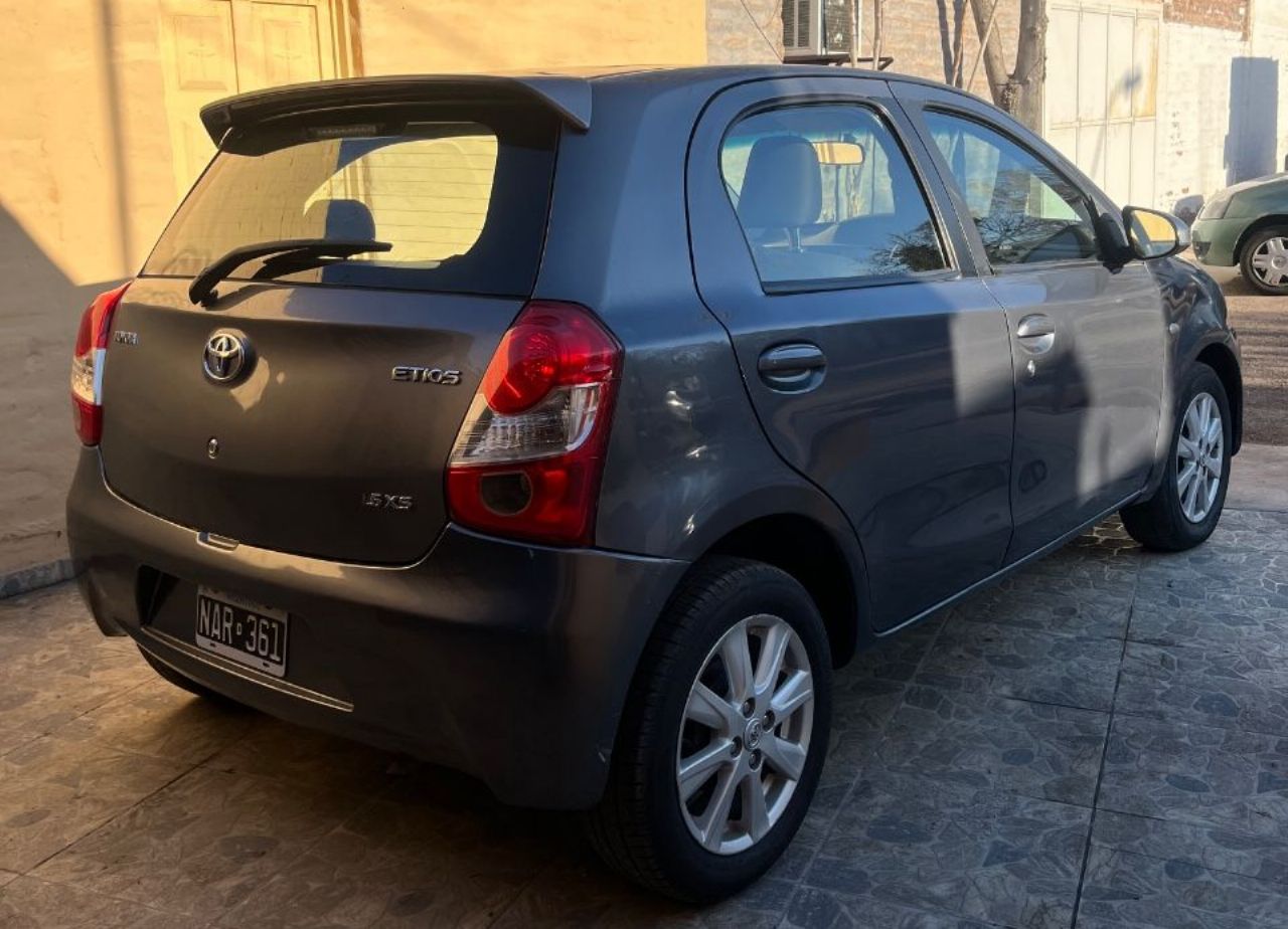 Toyota Etios Usado en Mendoza, deRuedas