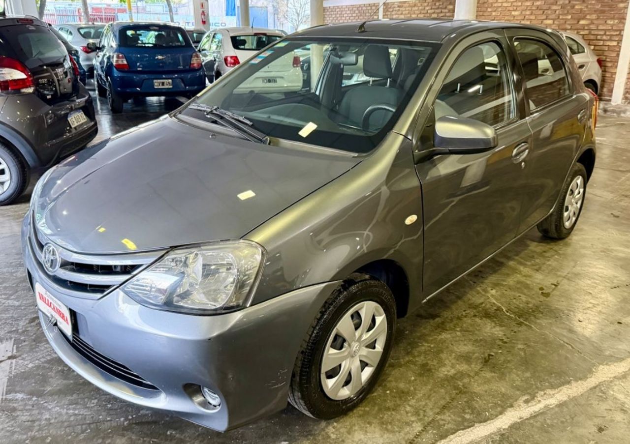 Toyota Etios Usado en Mendoza, deRuedas