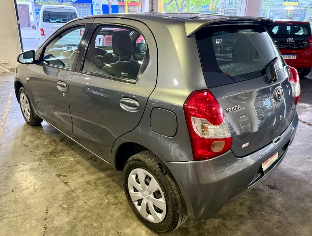 Toyota Etios Usado en Mendoza, deRuedas