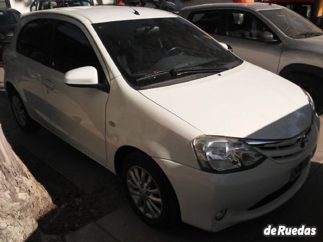 Toyota Etios Usado en Mendoza, deRuedas