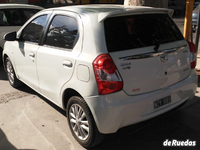 Toyota Etios Usado en Mendoza, deRuedas