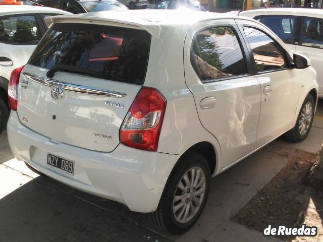 Toyota Etios Usado en Mendoza, deRuedas