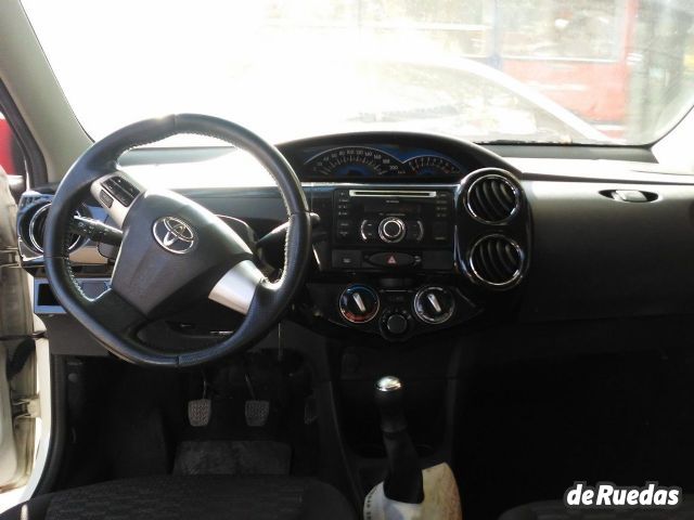 Toyota Etios Usado en Mendoza, deRuedas