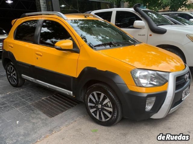 Toyota Etios Usado en Mendoza, deRuedas