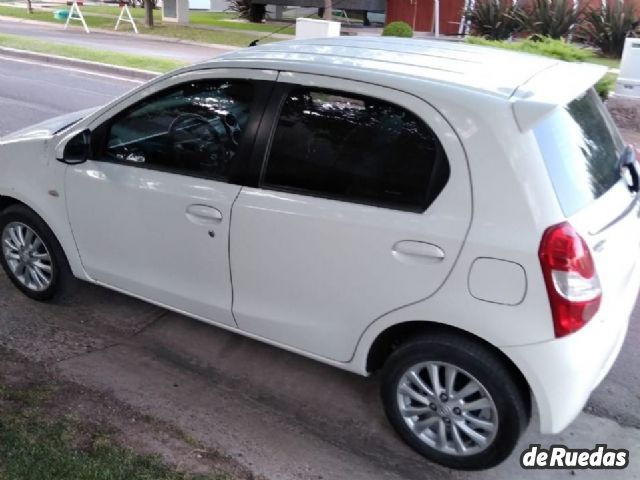 Toyota Etios Usado en Mendoza, deRuedas