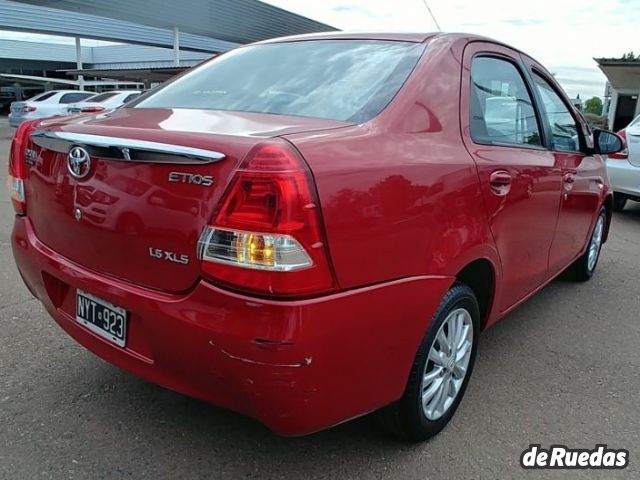 Toyota Etios Usado en Mendoza, deRuedas