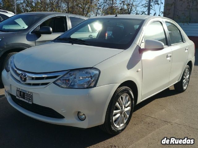 Toyota Etios Usado en Mendoza, deRuedas