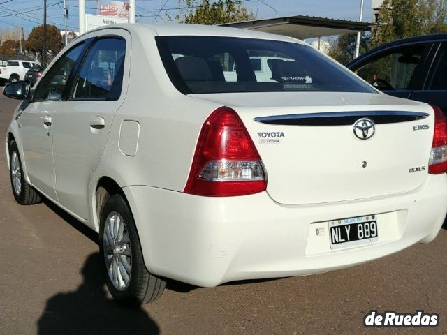 Toyota Etios Usado en Mendoza, deRuedas