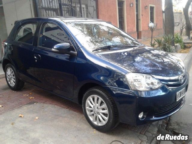Toyota Etios Usado en Mendoza, deRuedas