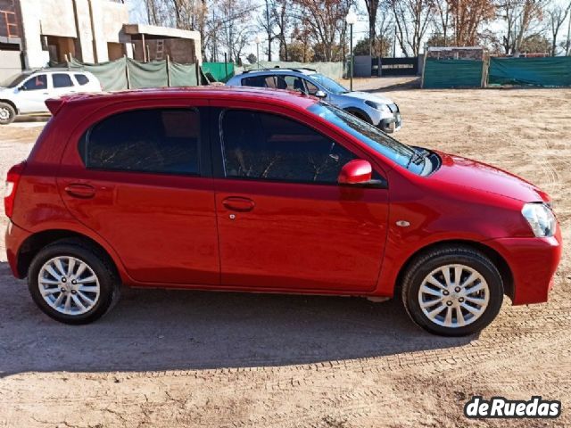 Toyota Etios Usado en Mendoza, deRuedas