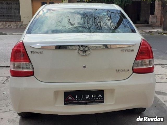 Toyota Etios Usado en Mendoza, deRuedas