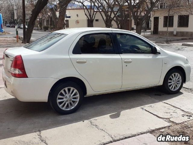 Toyota Etios Usado en Mendoza, deRuedas