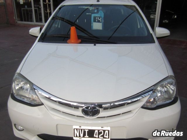 Toyota Etios Usado en Mendoza, deRuedas