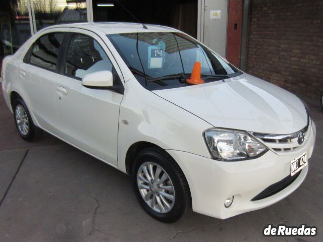 Toyota Etios Usado en Mendoza, deRuedas