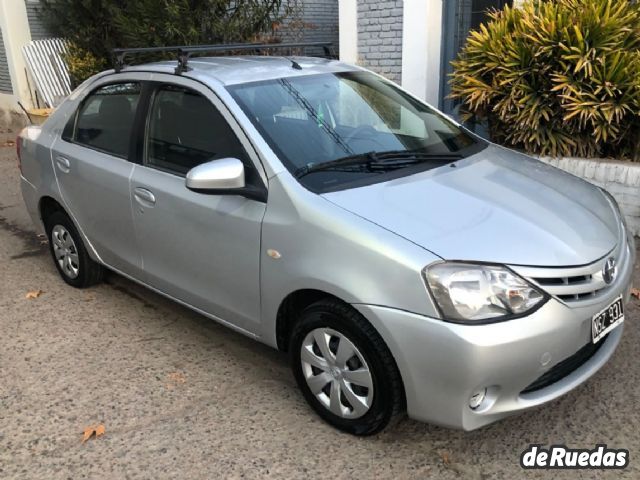 Toyota Etios Usado en Mendoza, deRuedas