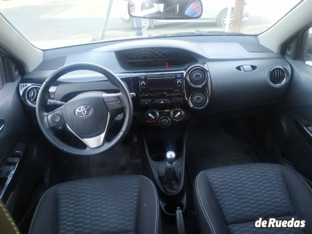 Toyota Etios Usado en Mendoza, deRuedas