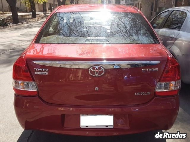 Toyota Etios Usado en Mendoza, deRuedas