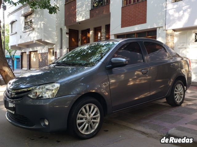 Toyota Etios Usado en Mendoza, deRuedas