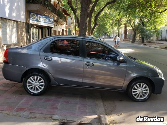 Toyota Etios Usado en Mendoza, deRuedas