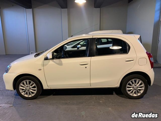 Toyota Etios Usado en Mendoza, deRuedas