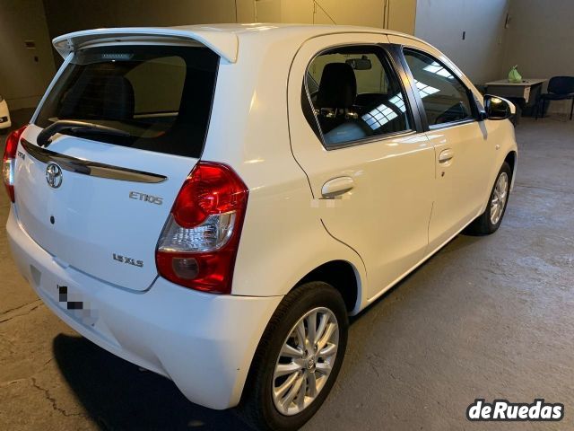 Toyota Etios Usado en Mendoza, deRuedas
