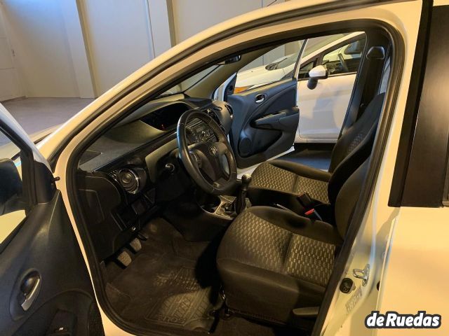 Toyota Etios Usado en Mendoza, deRuedas
