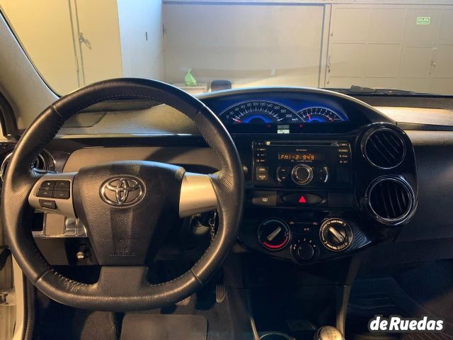 Toyota Etios Usado en Mendoza, deRuedas